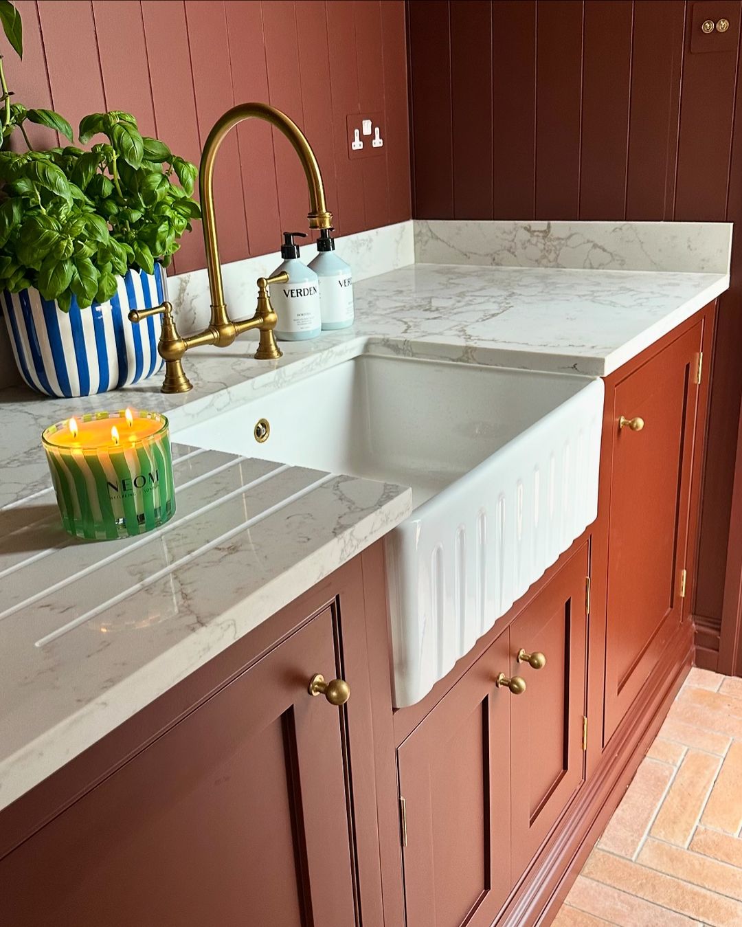 Quartz vs Compact Laminate: Which Is Better for Your Kitchen? Why Quartz Comes Out on Top