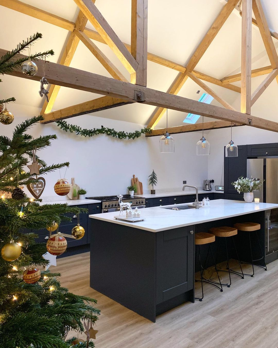 The Ultimate Christmas Hosting Kitchen: How Durable Quartz Worktops Make Festive Prep Easier