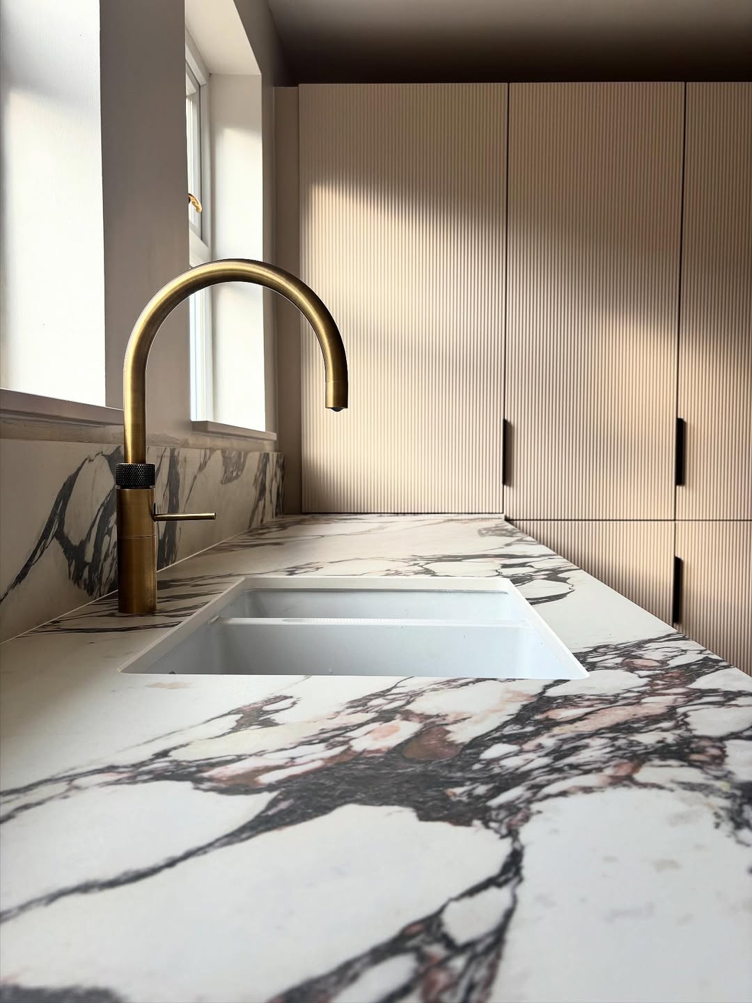 Uniceramica Calacatta Viola