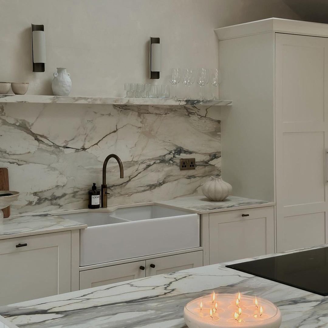 Uniceramica Marmo Antico porcelain kitchen worktops, backsplash and floating shelf