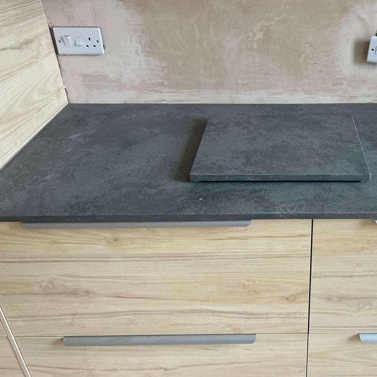 Fugen Carbon Grey Quartz Kitchen Worktop and Chopping Board