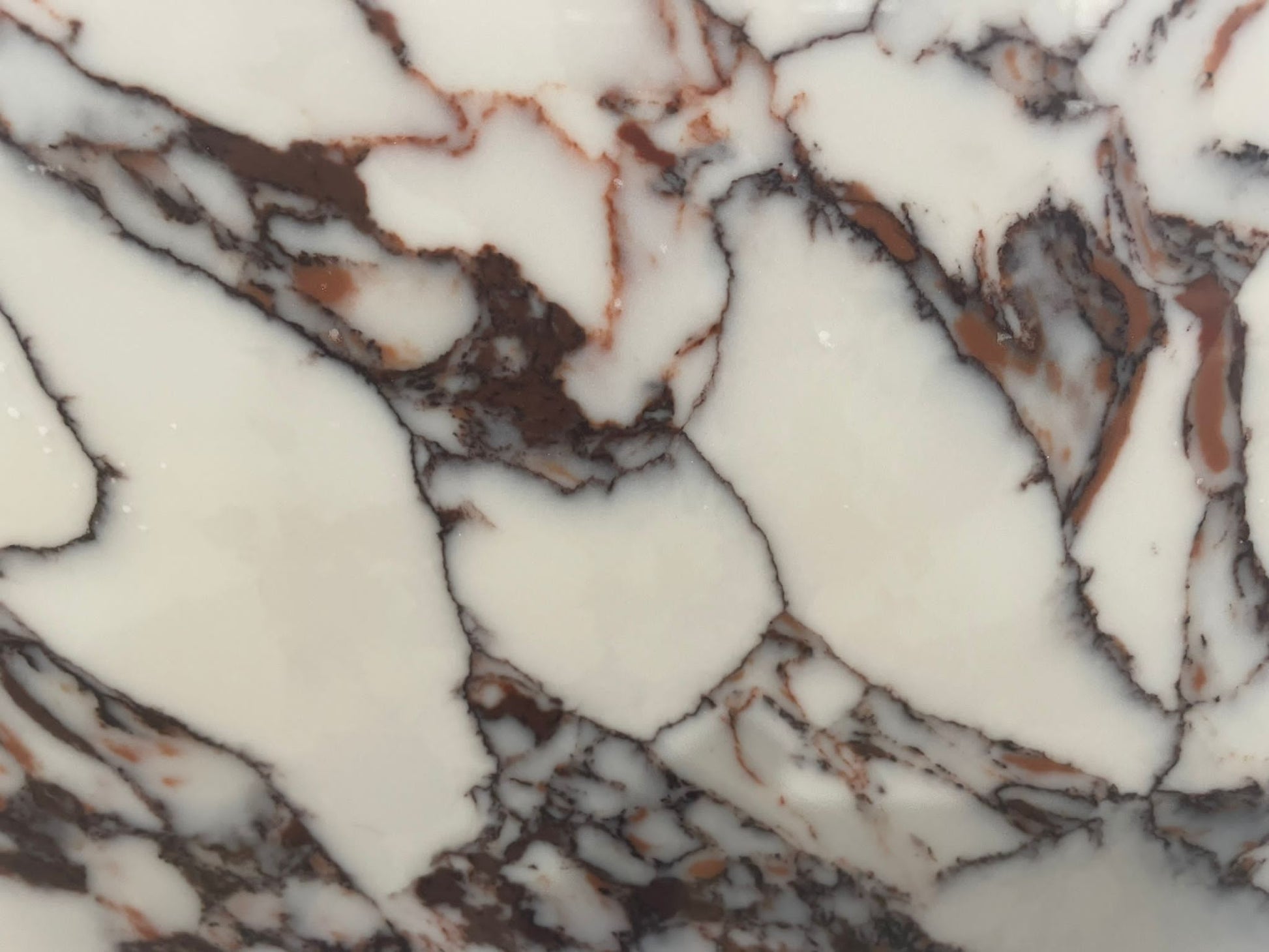 rosa bulgari quartz close up